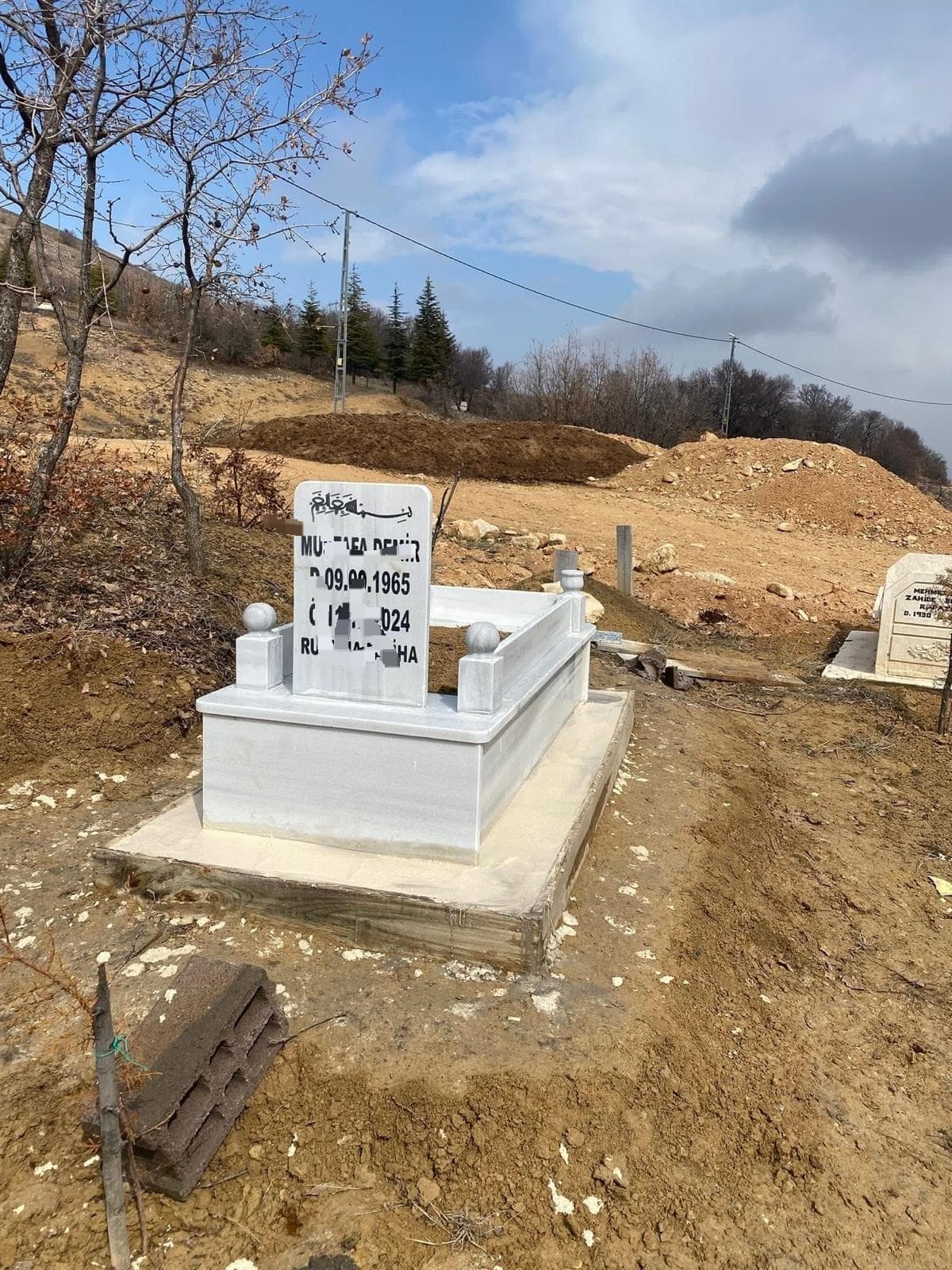 Kış Aylarında Mezar Montajı Yapılır mı? Beton Kürü ve Don Riski Hakkında Saha Gerçekleri