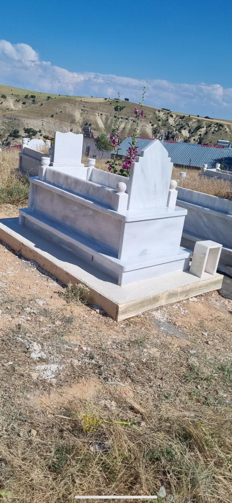 Mezar Taşına Hangi Yazılar Yazılır? Ayet, Dua ve Şiir Seçiminde Karakter Sınırları